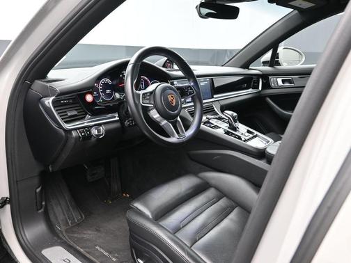 2018 Porsche Panamera 4