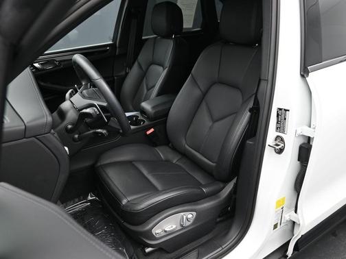 2025 Porsche Macan T