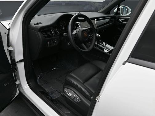 2025 Porsche Macan T