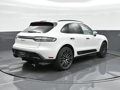 2025 Porsche Macan T