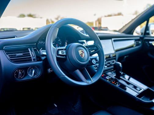 2025 Porsche Macan T