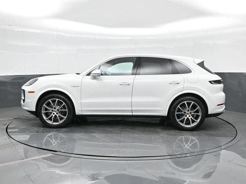 2026 Porsche Cayenne AWD