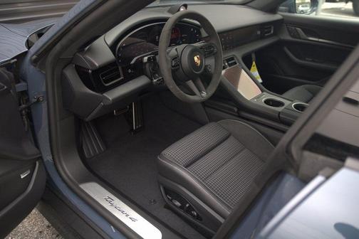 2025 Porsche Taycan 4