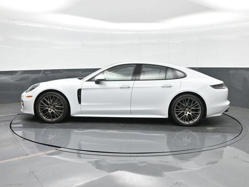 Carrara White Metallic 2023 Porsche Panamera GTS
