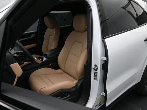 2025 Porsche Cayenne AWD