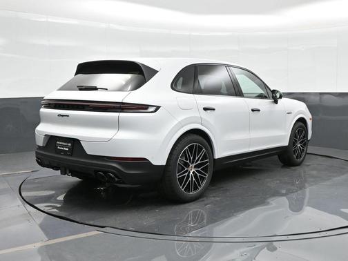 2025 Porsche Cayenne AWD