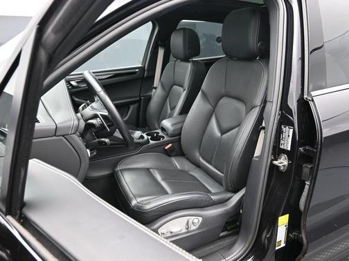 2024 Porsche Macan S