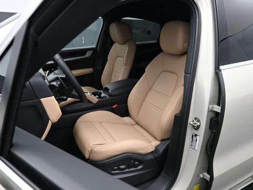 2026 Porsche Cayenne AWD