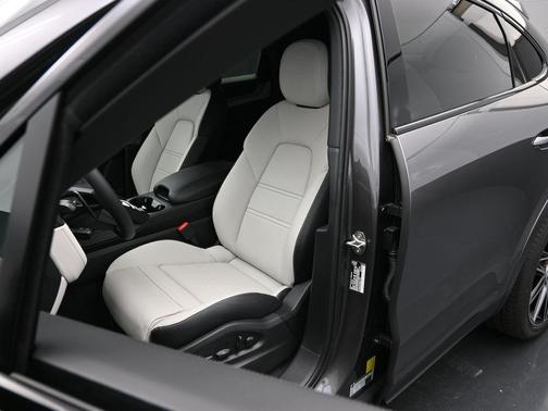 2025 Porsche Cayenne AWD