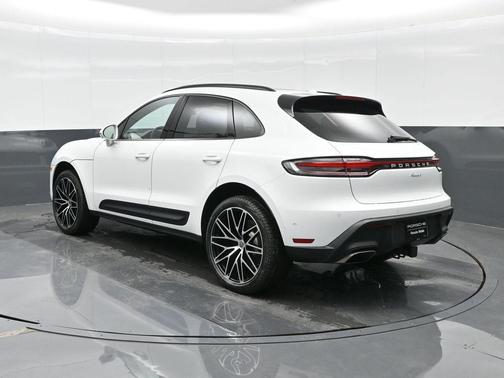 2026 Porsche Macan Base