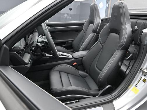 2025 Porsche 911 Carrera