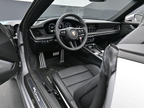 2025 Porsche 911 Carrera