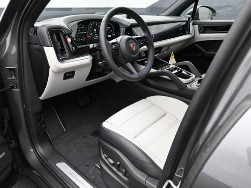 2026 Porsche Cayenne AWD