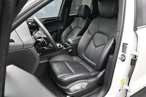 White 2023 Porsche Macan