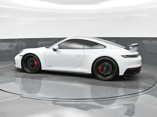 2022 Porsche 911 Carrera 4 GTS