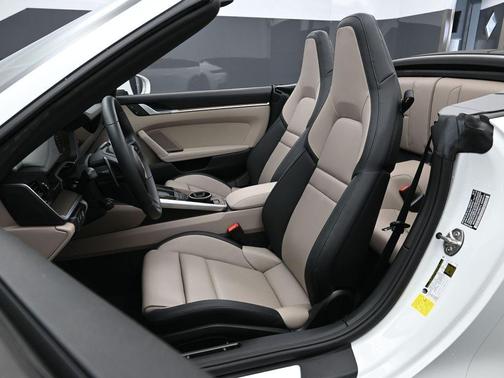 2025 Porsche 911 Carrera