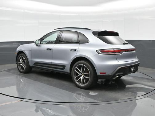 Dolomite Silver Metallic 2022 Porsche Macan Base