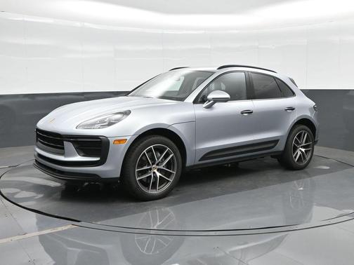 Dolomite Silver Metallic 2022 Porsche Macan Base