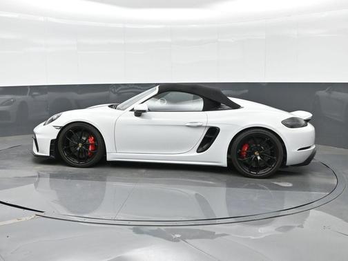 Carrara White Metallic 2022 Porsche 718 Spyder Base