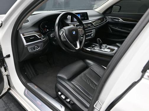 2020 BMW 740 i