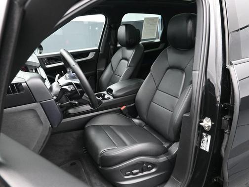 2025 Porsche Cayenne Base
