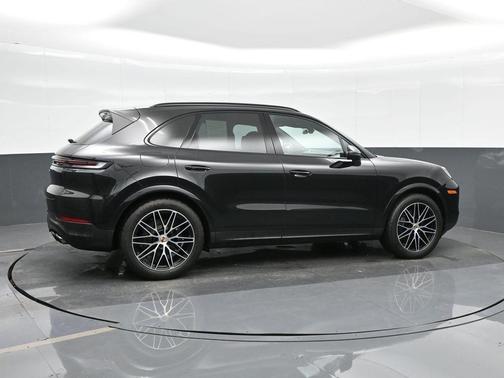 2025 Porsche Cayenne Base
