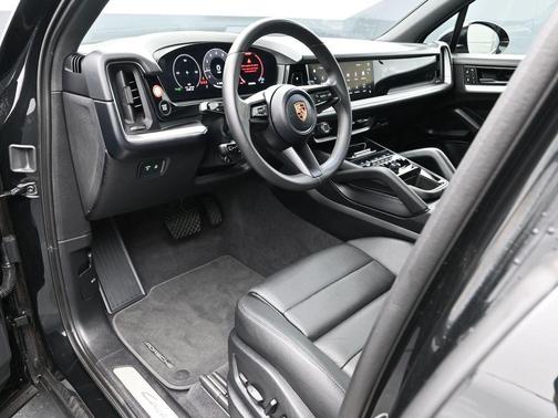 2025 Porsche Cayenne Base