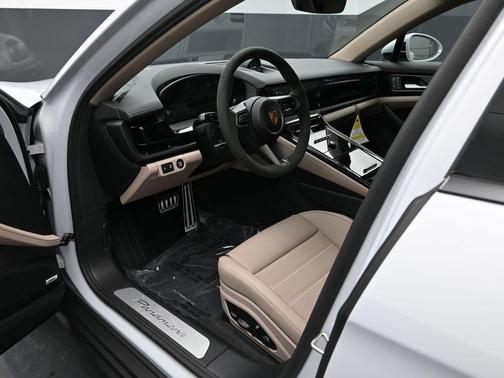 2025 Porsche Panamera Base
