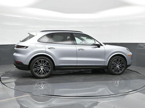 2024 Porsche Cayenne Base