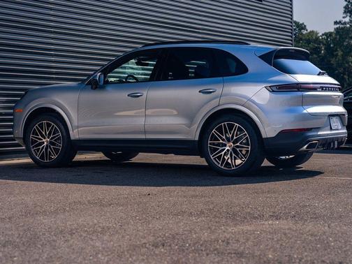 2024 Porsche Cayenne Base