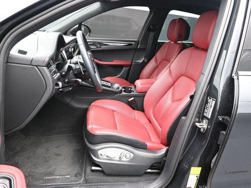 2023 Porsche Macan 