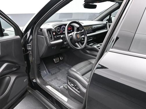 2024 Porsche Cayenne S