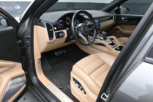 Quartzite Grey Metallic 2021 Porsche Cayenne S Coupe AWD