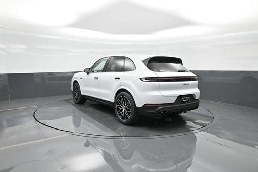 2025 Porsche Cayenne AWD