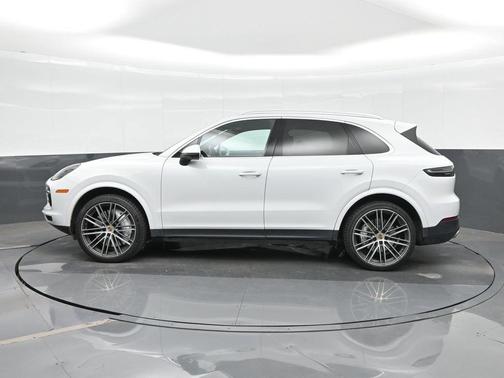 Carrara White Metallic 2022 Porsche Cayenne