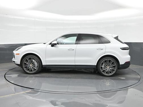 Carrara White Metallic 2022 Porsche Cayenne