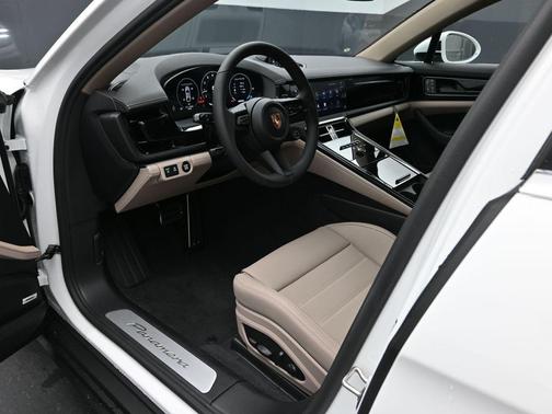 2026 Porsche Panamera Base