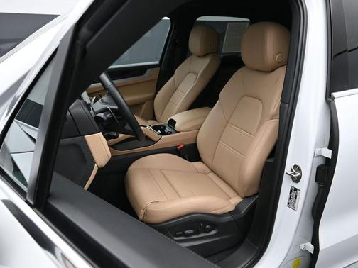 2025 Porsche Cayenne Base