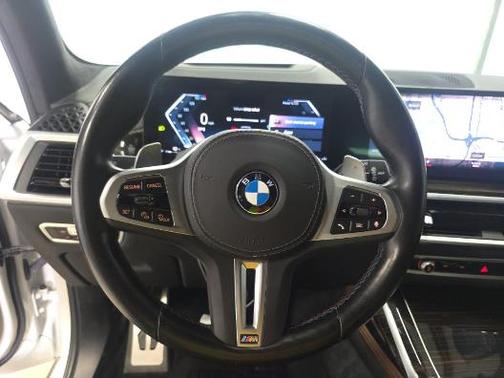 Mineral White Metallic 2023 BMW X7 M60i