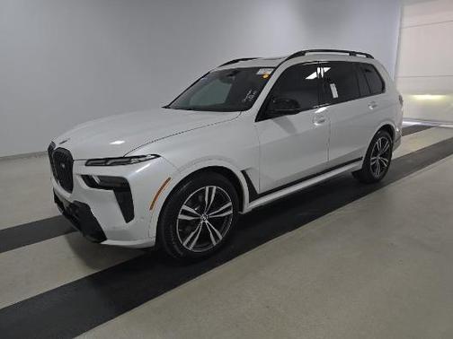 Mineral White Metallic 2023 BMW X7 M60i