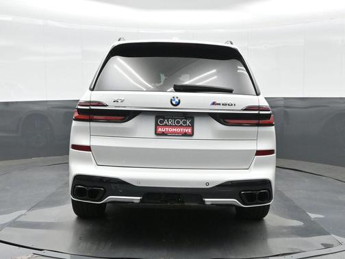 Mineral White Metallic 2023 BMW X7 M60i