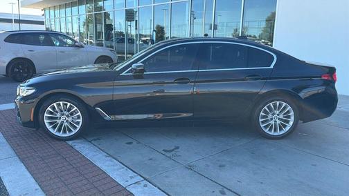 2022 BMW 530 i