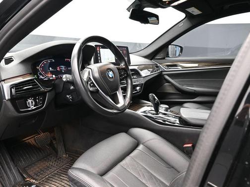 2022 BMW 530 i