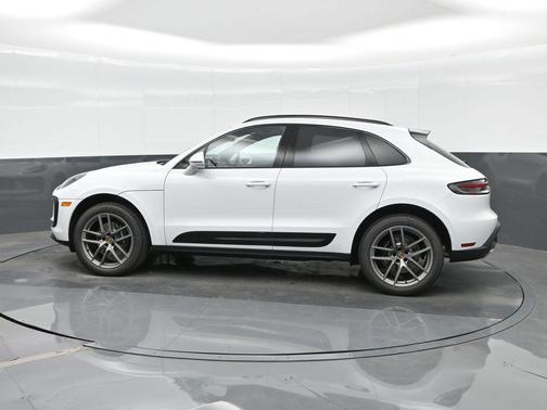 Carrara White Metallic 2026 Porsche Macan Base