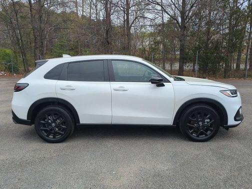 Platinum White Pearl 2025 Honda HR-V Sport