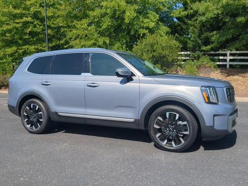Everlasting Silver 2023 Kia Telluride SX