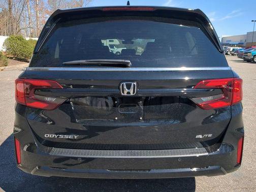 Crystal Black Pearl 2026 Honda Odyssey Elite