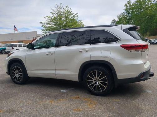 Blizzard Pearl 2018 Toyota Highlander SE