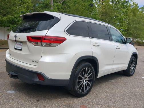 Blizzard Pearl 2018 Toyota Highlander SE