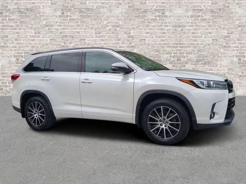 Blizzard Pearl 2018 Toyota Highlander SE